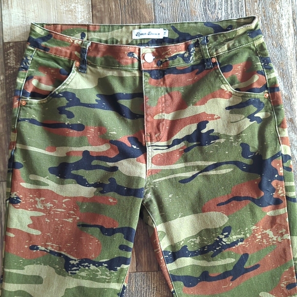 RANCH DRESS'N Fallon Taylor "Land of the Free" camo & flag super flare jeans 14 - Picture 8 of 14